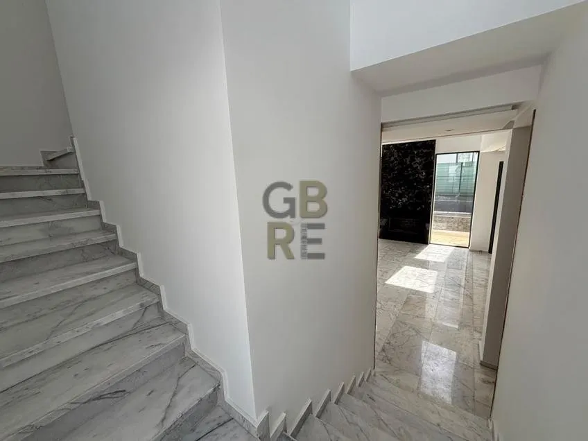 Magnifique villa avec piscine et ascenseur en location à Elmenzeh - الرباط (4)