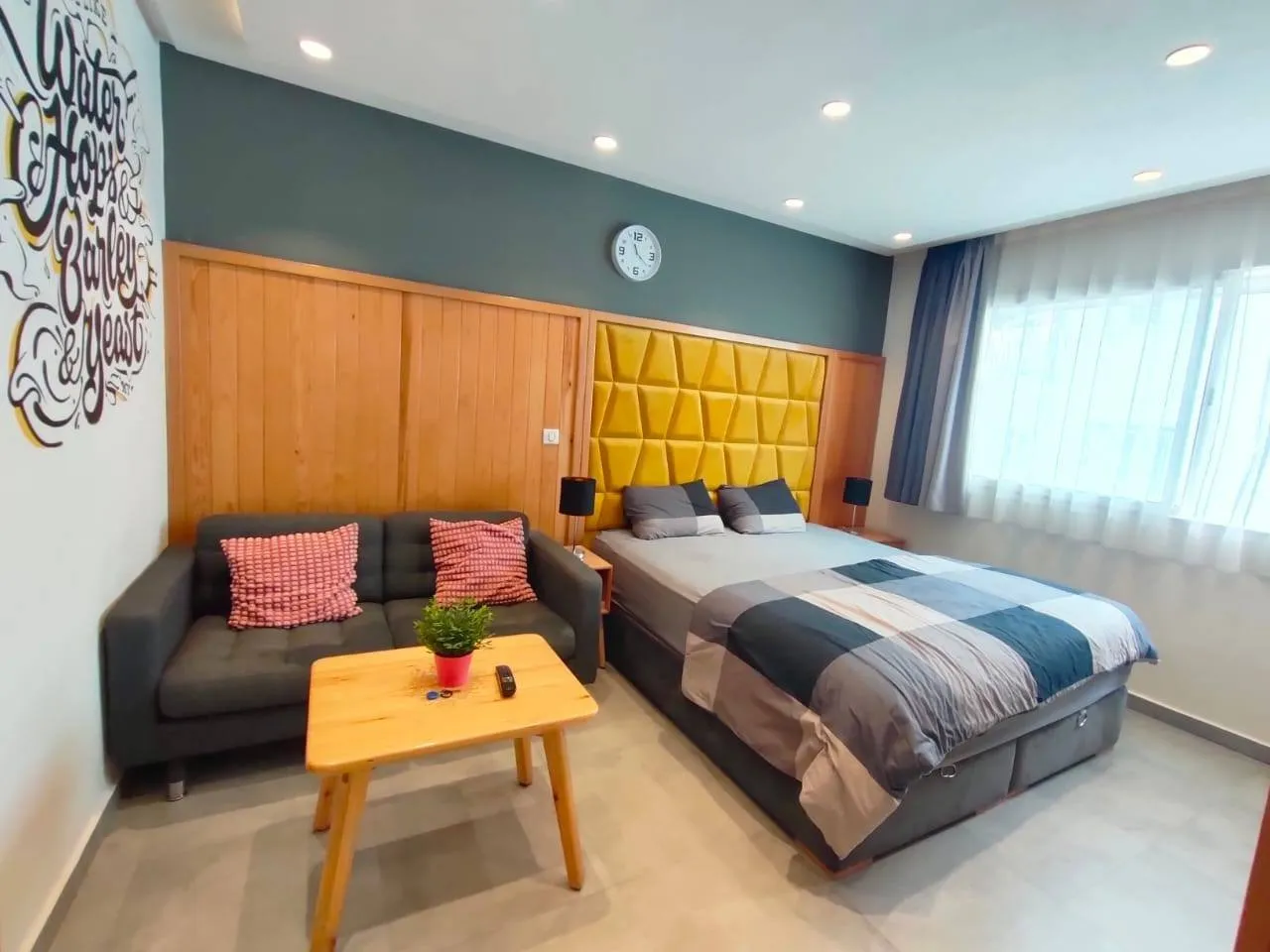 Studio Fille  Anfa Lyautey 4500 Dh - الدار البيضاء