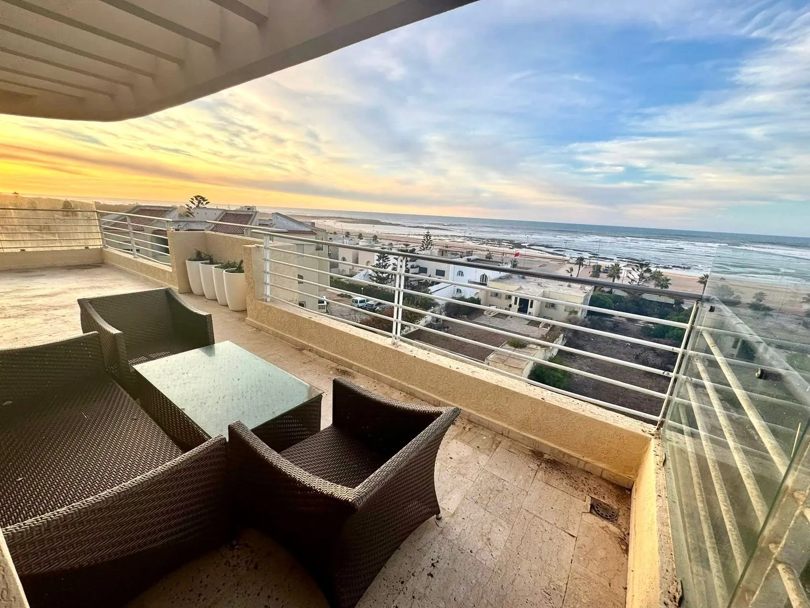 À Louer – Magnifique Appartement Meublé Front Mer à Dar Bouazza 2 CH - دار بوعزة