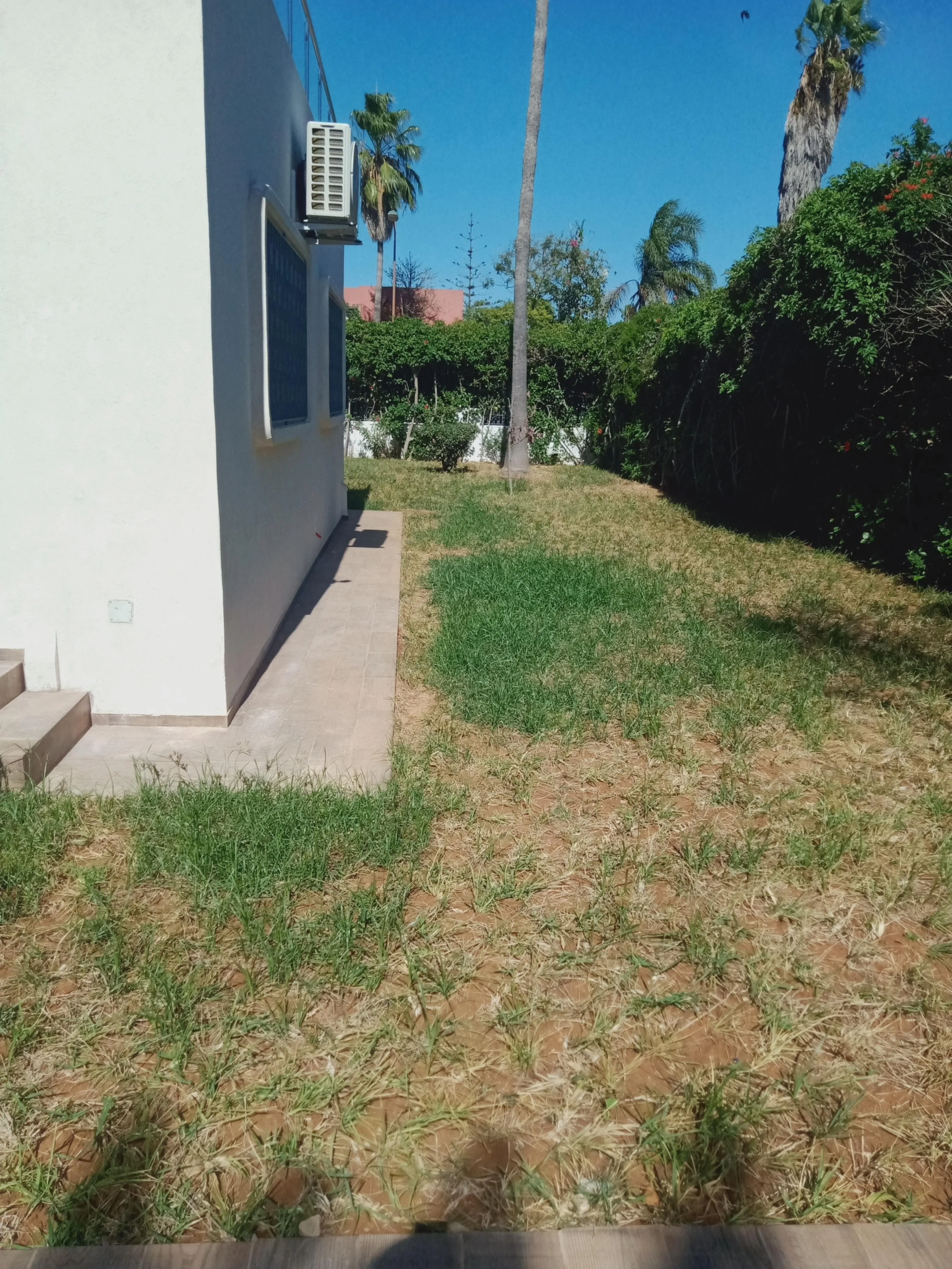 Belle villa 730m2 à louer à OLM Souissi - الرباط (2)