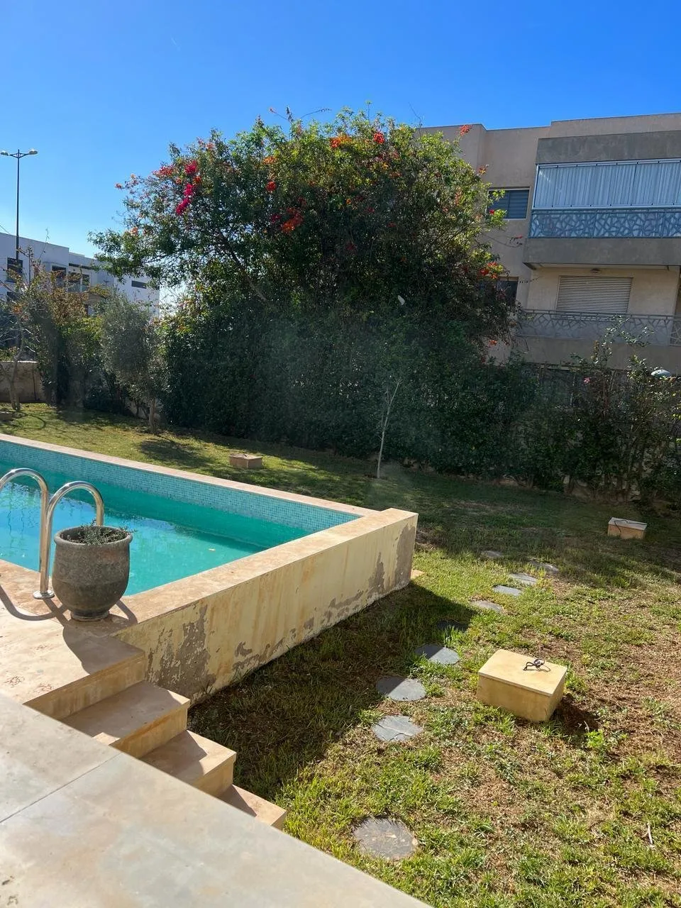 Un bel Appartement avec piscine meublé ou vide - الدار البيضاء (4)