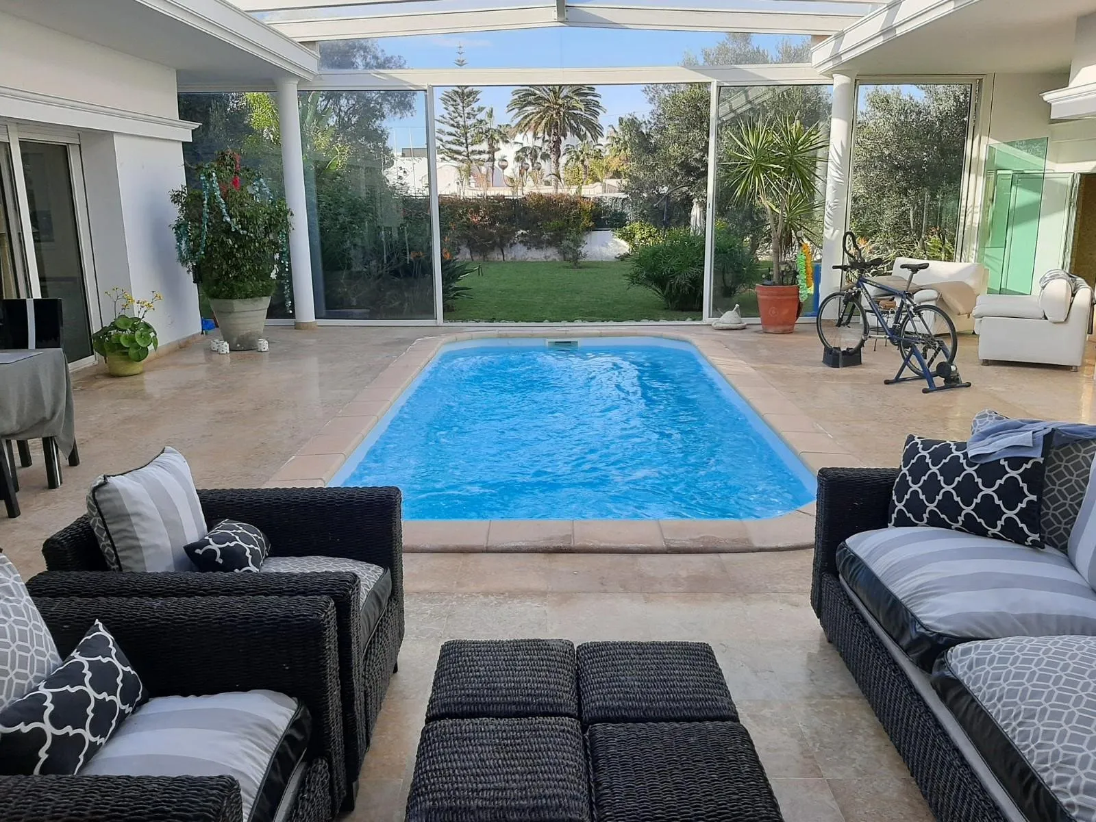 Magnifique villa de standing à 3mn de la plage dans une résidence fermée - الصخيرات