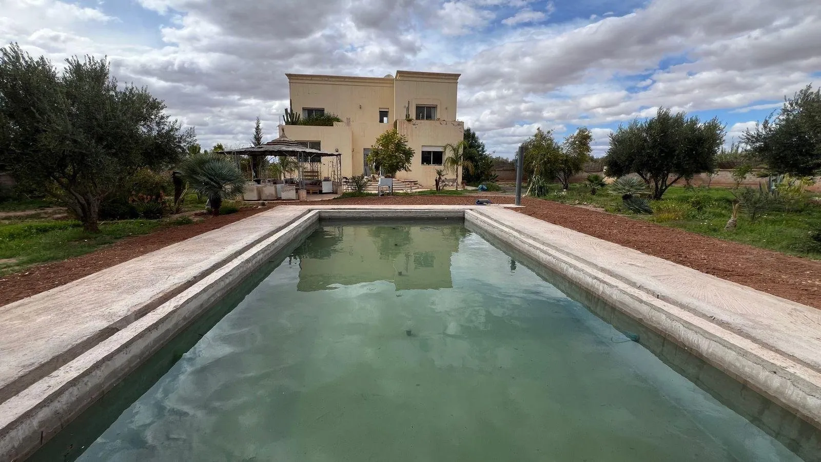 Villa de 7000 m² sur la route de Fès - مراكش (2)