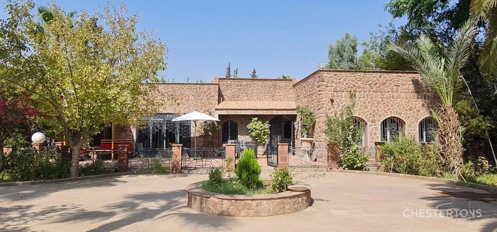 3 villas sur 11000 m2 kms route de Ouarzazate Marrakech - مراكش