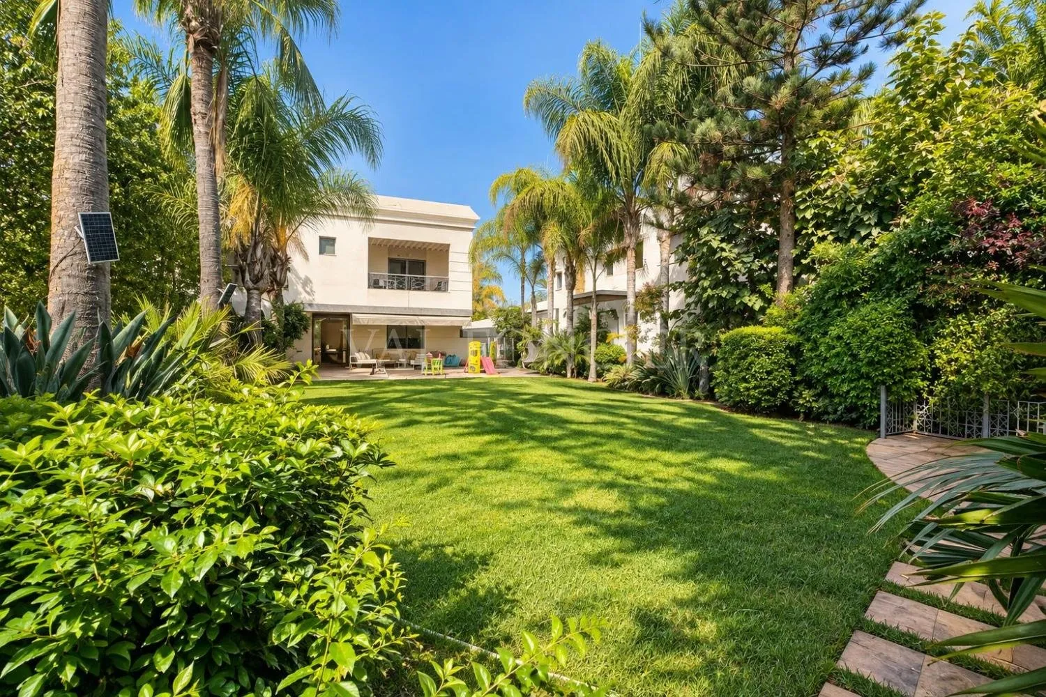 Vente Prestigieuse villa 1300m2 5chambres avec piscine couverte Polo, Casablanca - الدار البيضاء