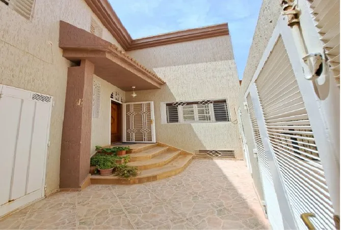 Superbe Maison 3 Niveaux à Oujda – 1 500 000 DH - وجدة (2)