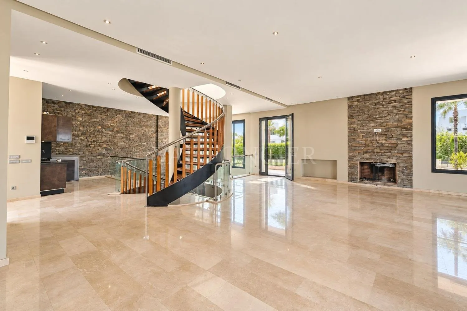 Vente Villa d'angle moderne 4 chambres avec piscine intérieure à Dar Bouazza - الدار البيضاء (3)