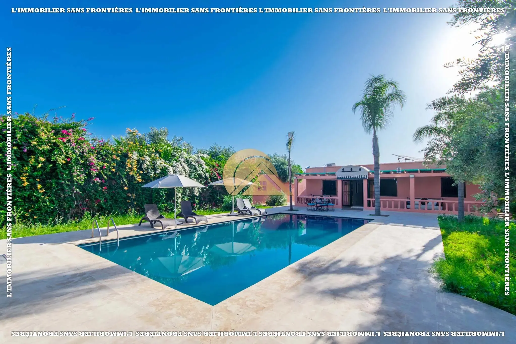 Villa meublée à vendre Route d’Agadir – Terrain de 1 600 m², 3 chambres, piscine privée et jardin - مراكش (4)