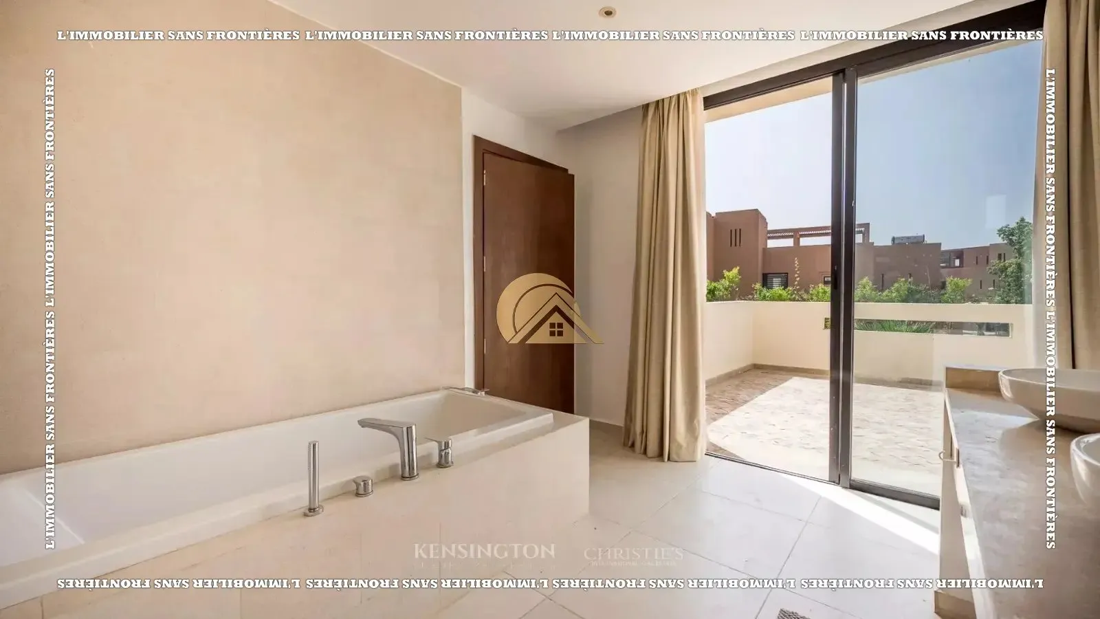 Villa à vendre à Al Maaden Golf Marrakesh – Terrain de 500 m², 3 suites, piscine privée et vue golf - مراكش (3)