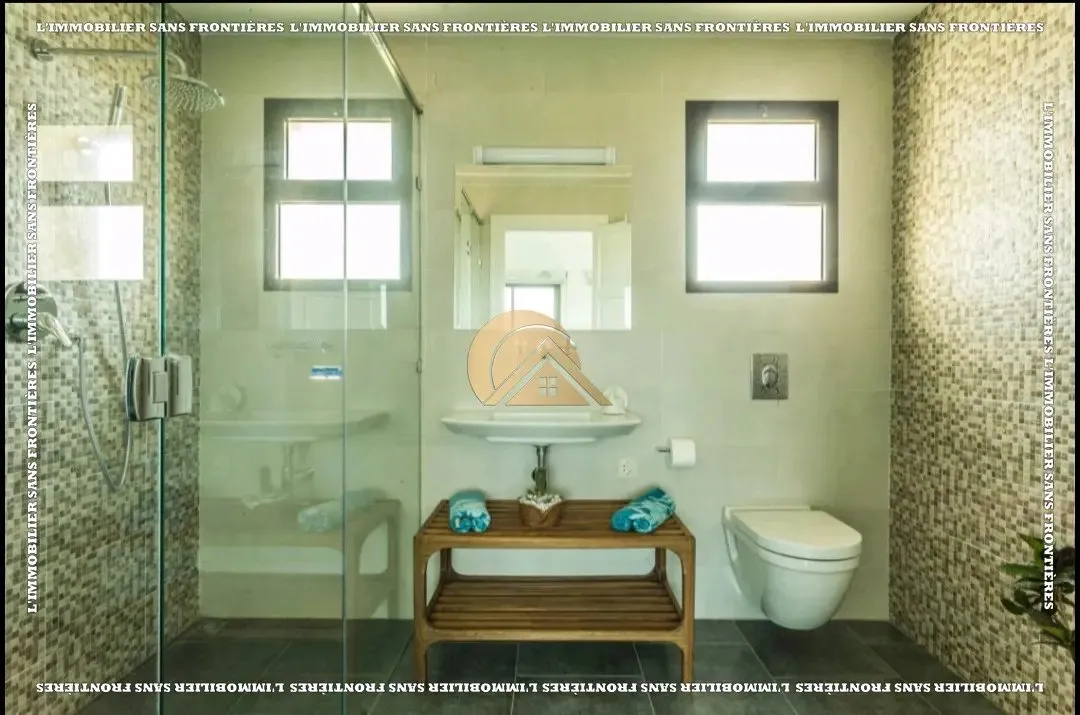 Villa meublée à vendre Route de l’Ourika – Terrain de 6 500 m², 4 chambres, 2 piscines et vaste jardin - مراكش (4)