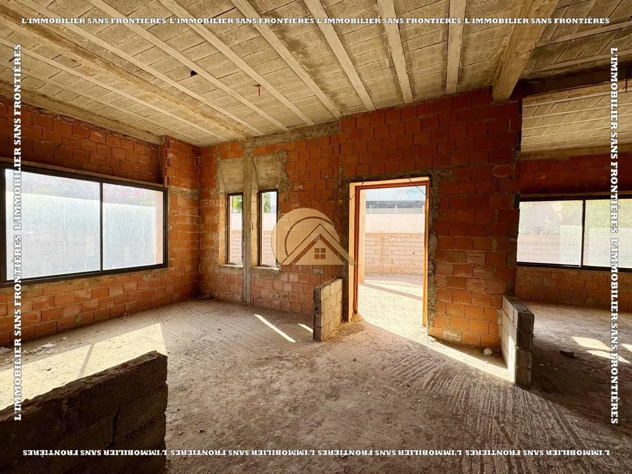 Villa semi-finie à Targa, Jardin privé + Piscine collective, Marrakech : à vendre - مراكش (4)