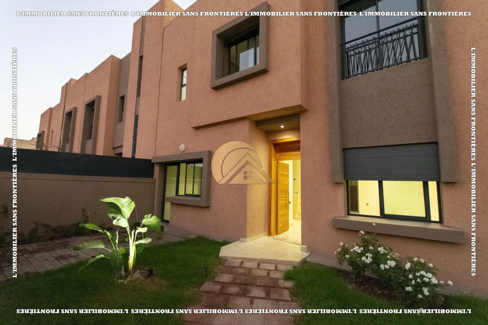 Villa vide à Targa, Jardin privé + Caméras de surveillance, Marrakech : à vendre - مراكش (2)