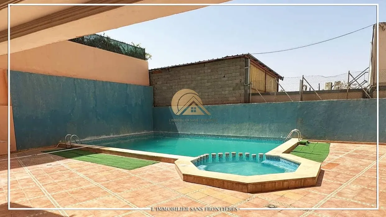 Appartement meublé à Route de Casablanca, Ascenseur + Piscine collective, Marrakech : à vendre - مراكش (2)