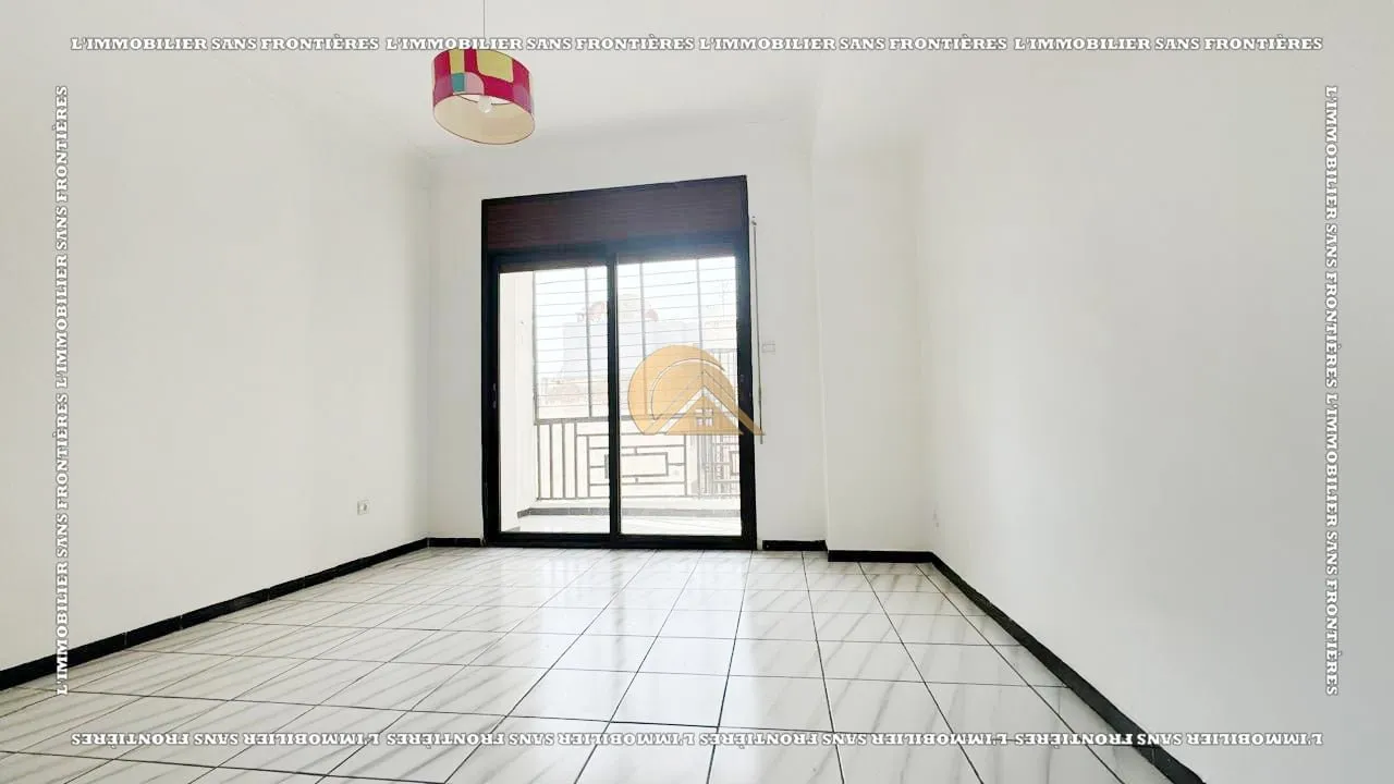 Duplex vide à vendre — Ascenseur – Maârif, Casablanca - الدار البيضاء (2)