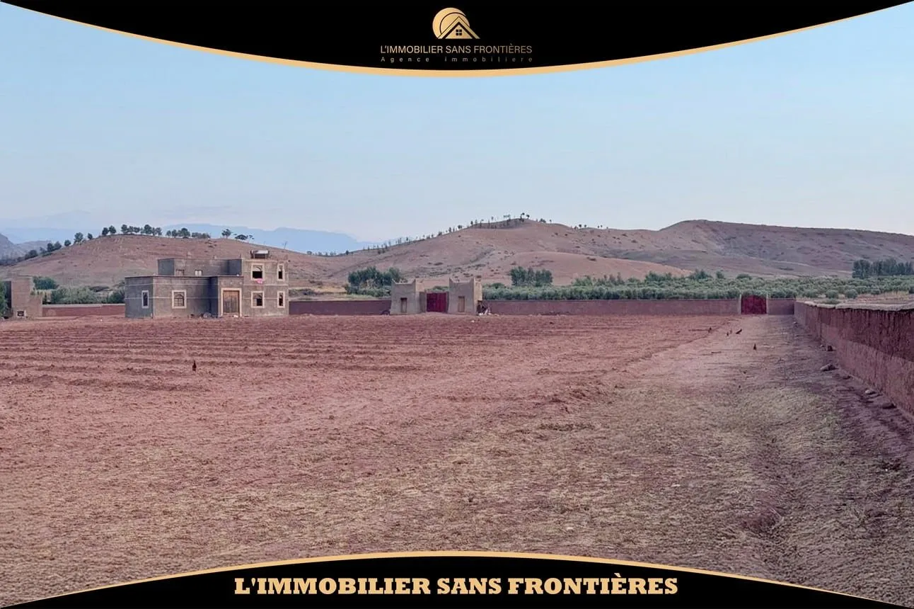 Villa semi-finie 1 ha 4334 m² à vendre – Route d’Aït Ourir, Marrakech - مراكش