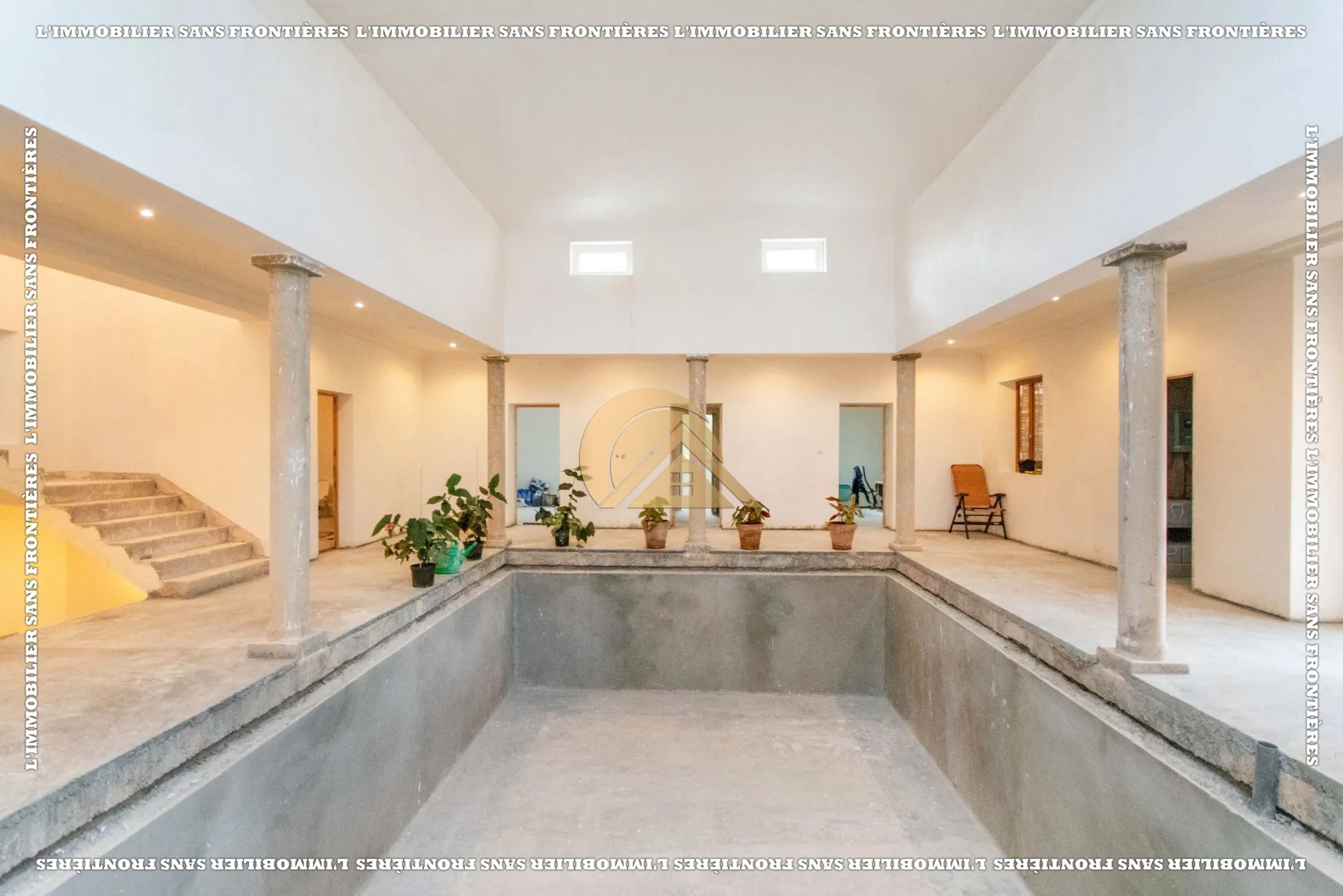 Villa à vendre à Route d’Amizmiz km 40, Marrakech — 2 piscines — 260 m² - مراكش (4)