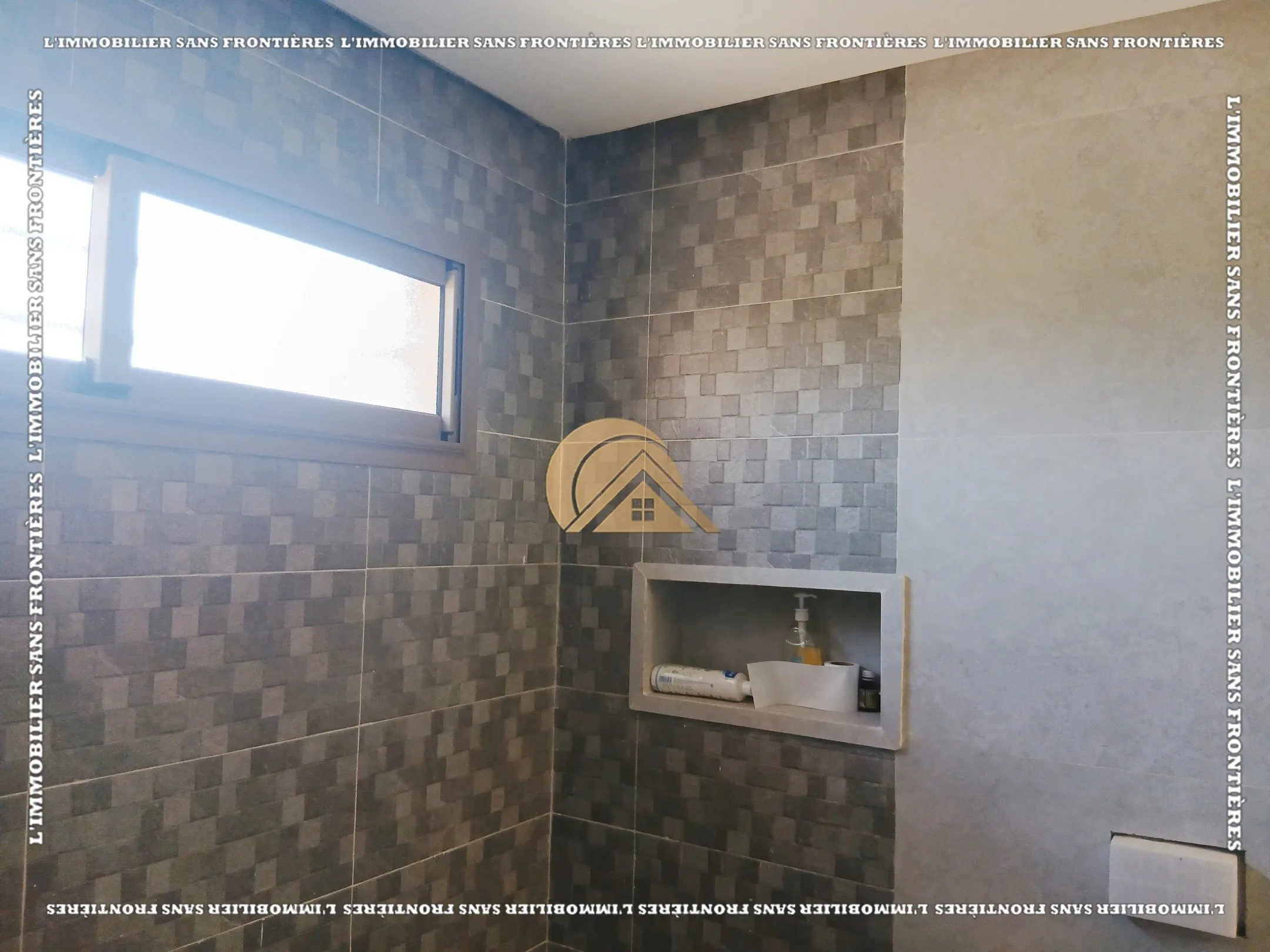 Villa vide titrée à vendre à l’entrée de Tamansourt – 320 m² de terrain – 4 façades - مراكش (2)