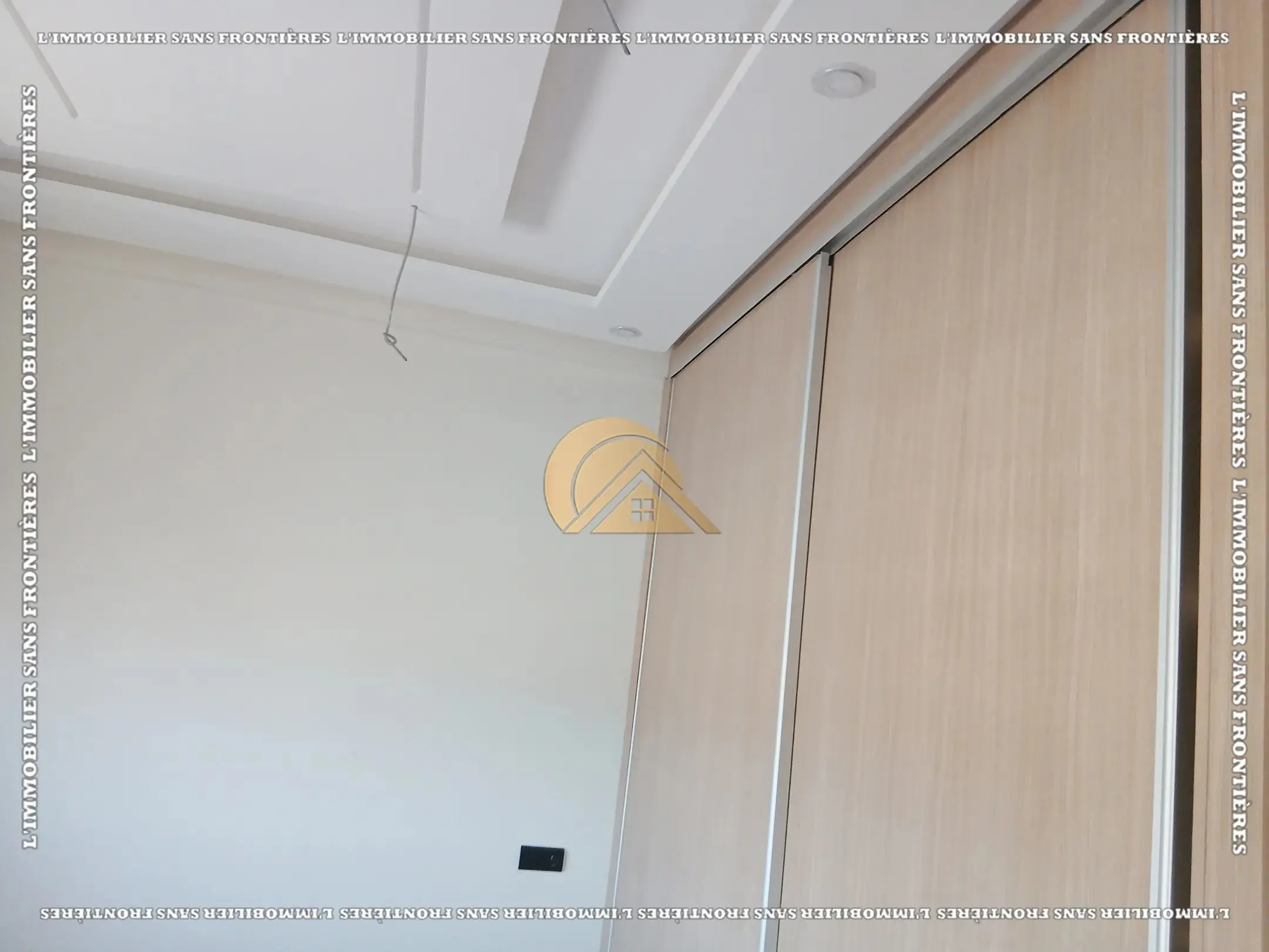 Villa vide titrée à vendre à l’entrée de Tamansourt – 320 m² de terrain – 4 façades - مراكش (4)
