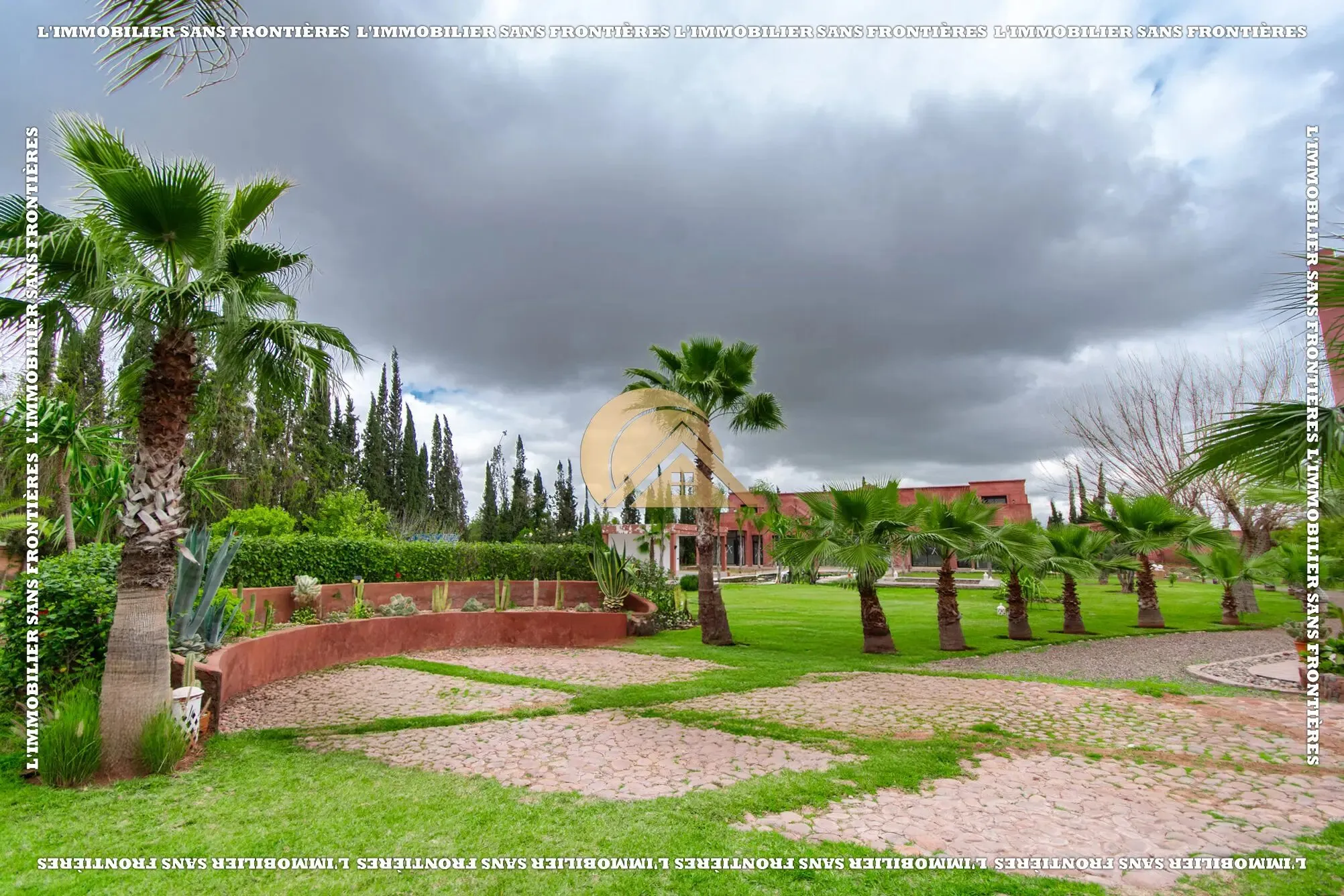 Villa privée à vendre sur la Route de Fès, Marrakech – 5 000 m² de terrain / 1 000 m² habitables - مراكش (2)