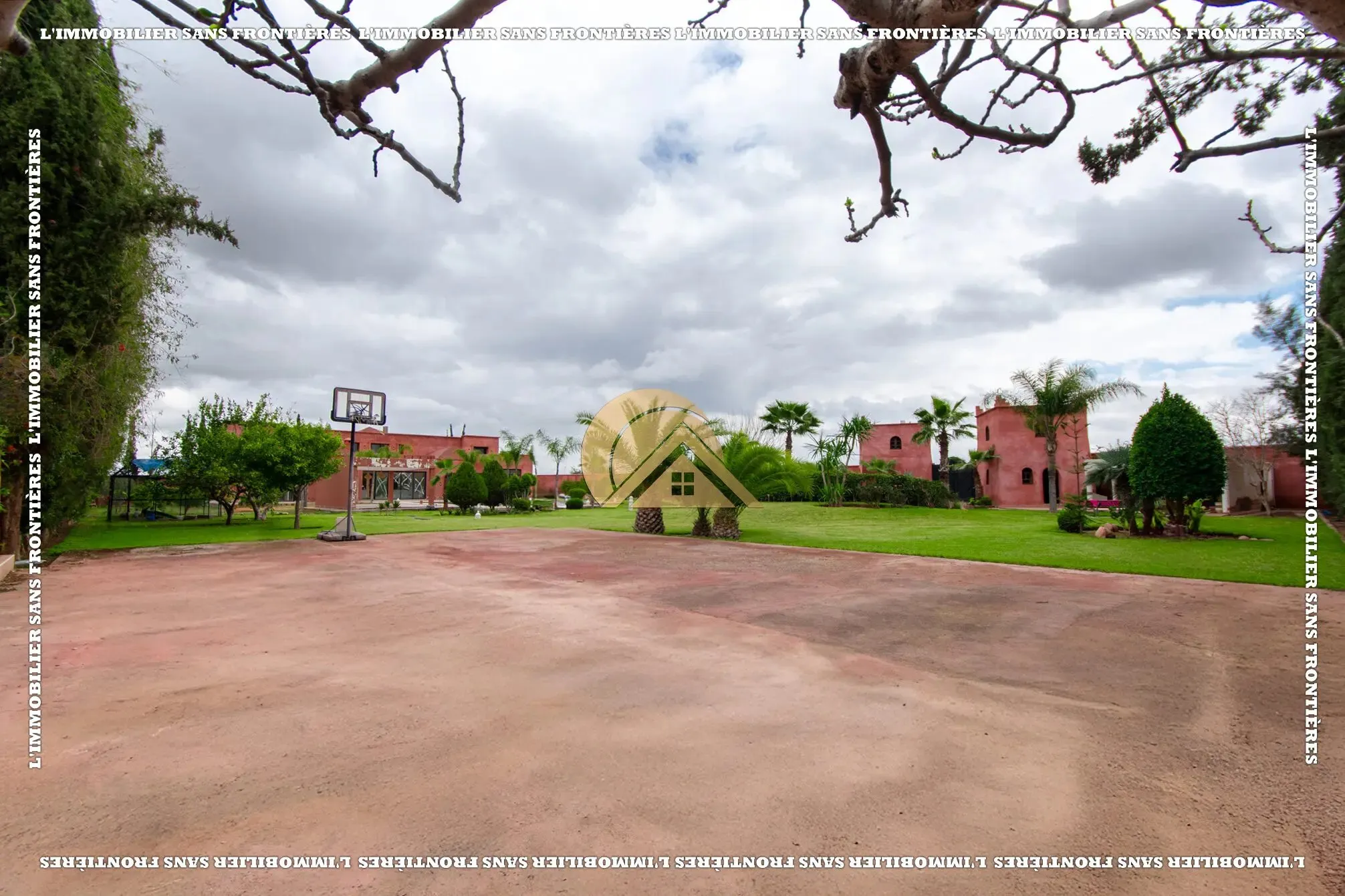Villa privée à vendre sur la Route de Fès, Marrakech – 5 000 m² de terrain / 1 000 m² habitables - مراكش (3)