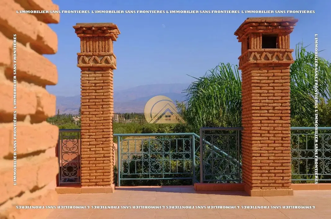 Villa meublée à vendre sur la Route d’Amizmiz, Marrakech – 5 hectares avec piscine et vue Atlas - مراكش (4)