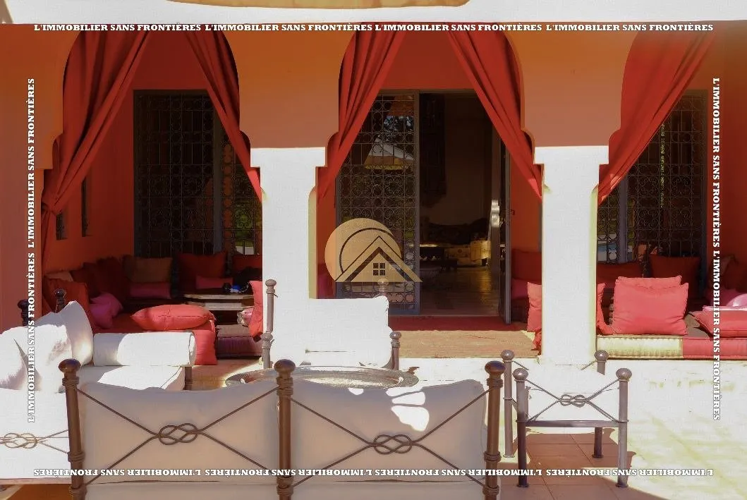 Villa meublée à vendre sur la Route d’Amizmiz, Marrakech – 5 hectares avec piscine et vue Atlas - مراكش (3)