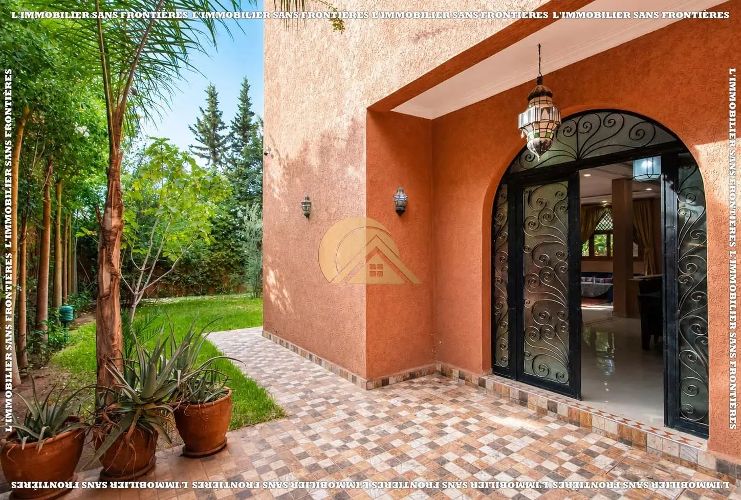 Villa meublée à Sidi Abdellah Ghiat – Terrain de 560 m², 3 suites, jardin privé et terrasse - مراكش (2)