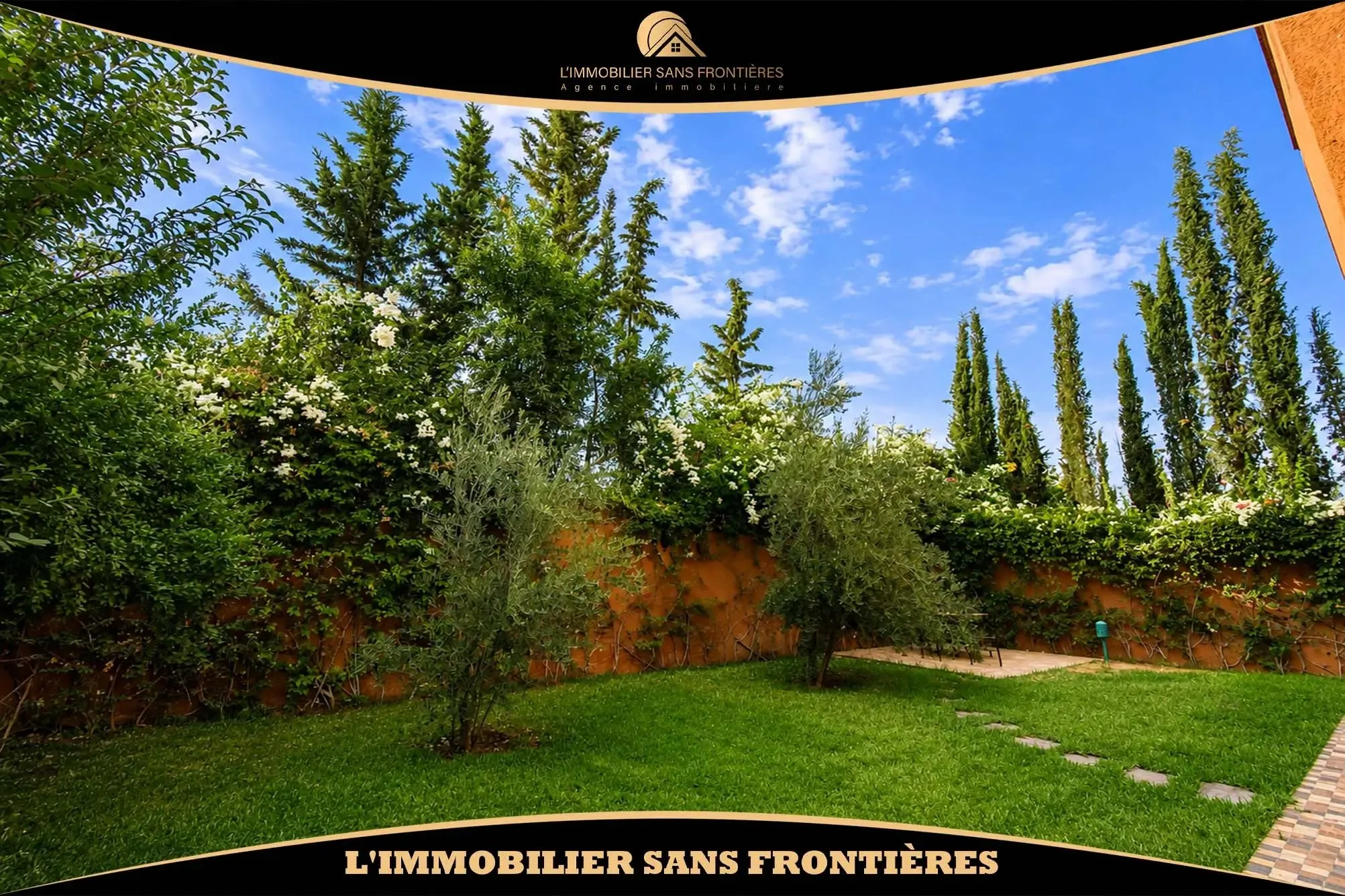 Villa meublée à Sidi Abdellah Ghiat – Terrain de 560 m², 3 suites, jardin privé et terrasse - مراكش