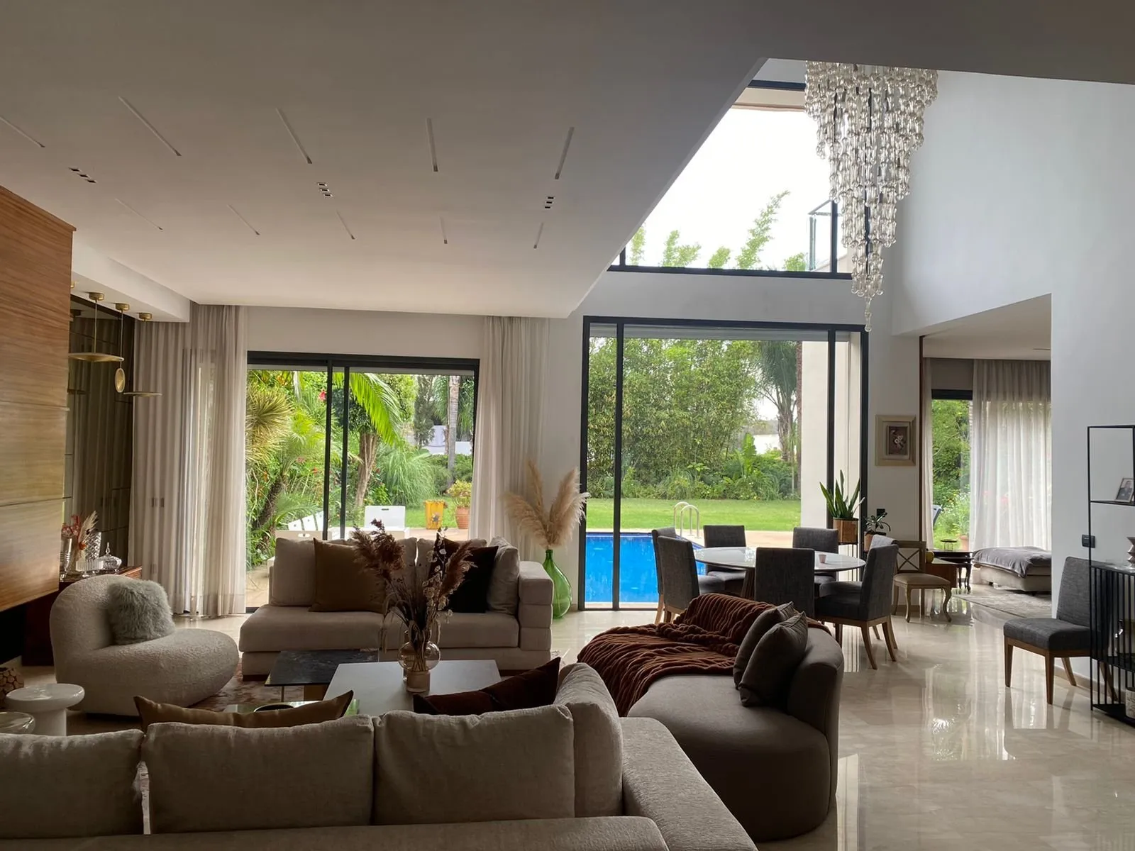 MAGNIFIQUE VILLA EN VENTE -BOUSKOURA - - الدار البيضاء