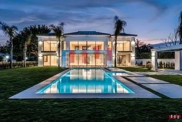 Superbe Terrain villa parallèle a avenue Nice en plein quartier paranfa Ain diab  de 1300 m a la vente - الدار البيضاء