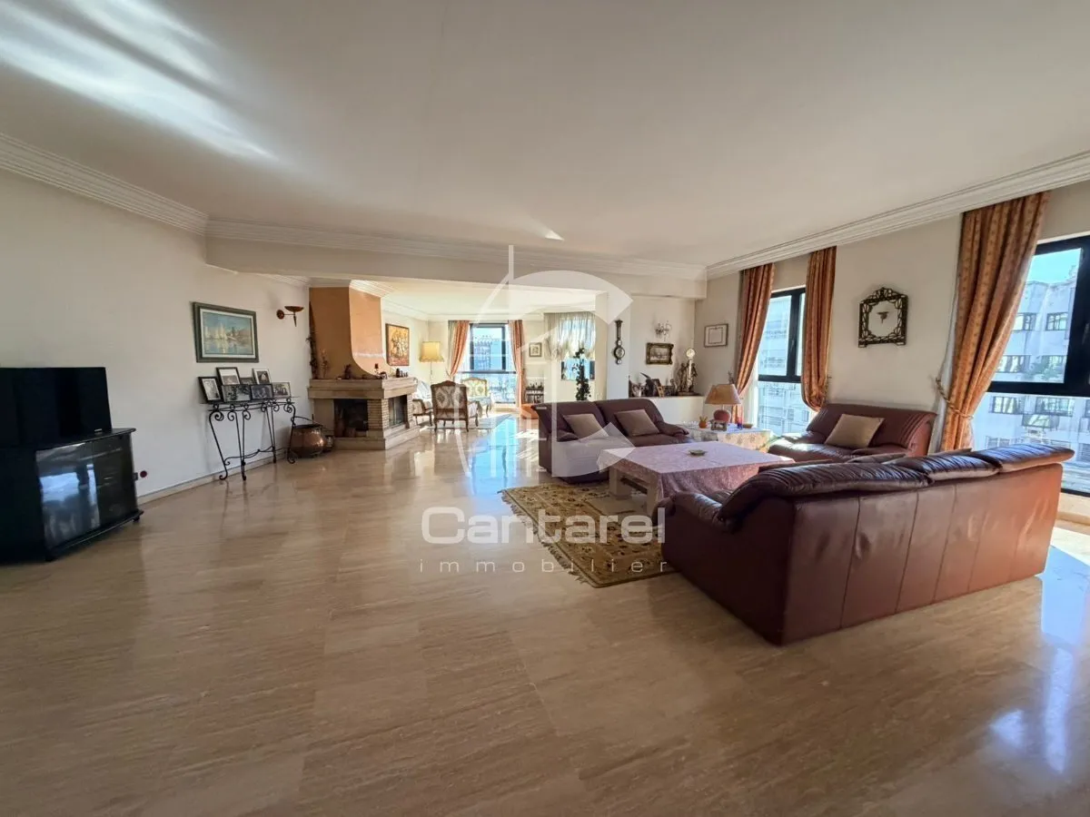 APPT À VENDRE EMPLACEMENT TRES DEMANDÉ  RACINE - الدار البيضاء