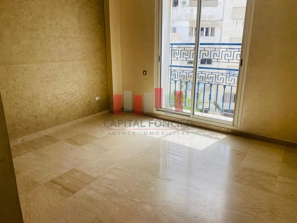 BEL APPARTEMENT SPACIEUX - الدار البيضاء (2)