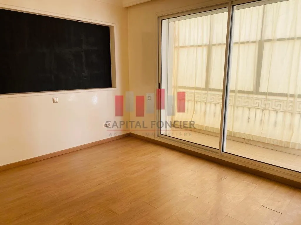 BEL APPARTEMENT SPACIEUX - الدار البيضاء