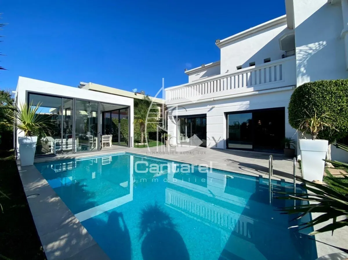 MAGNIFIQUE VILLA EN VENTE - BOUSKOURA - - الدار البيضاء