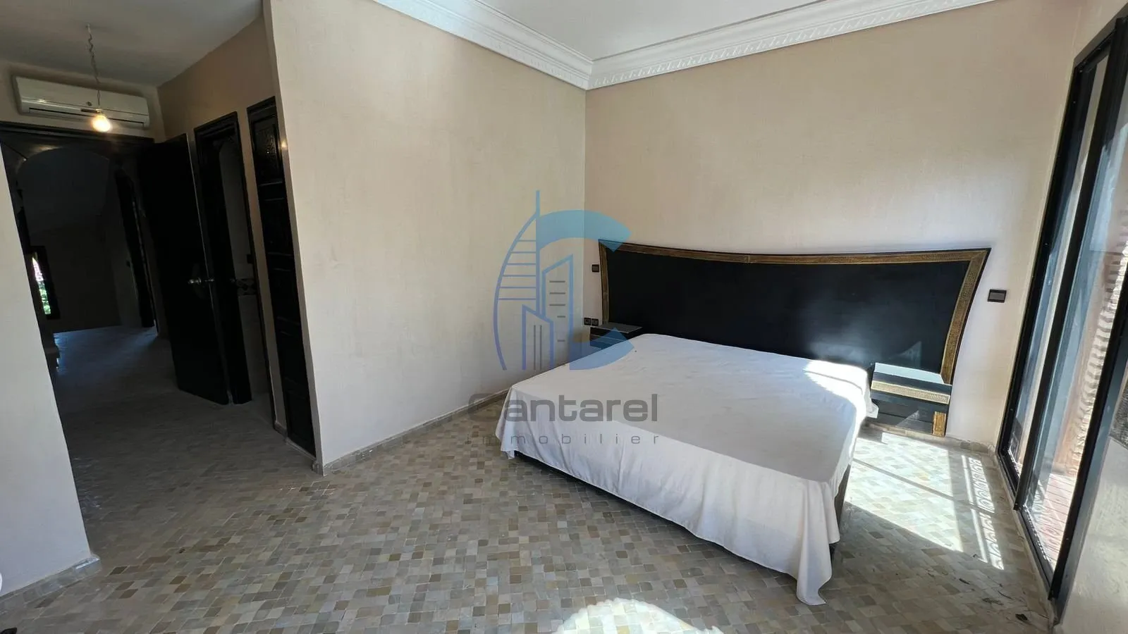 VILLA 4 CHAMBRES NON MEUBLÉE AVEC VUE PISCINE À VENDRE - ROUTE DE OUARZAZATE MARRAKECH - مراكش (4)