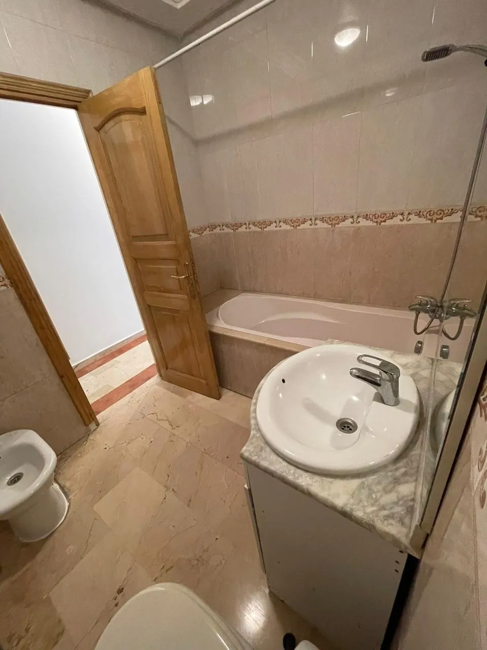 APPT A VENDRE TRÈS BIEN PLACE -RACINE - - الدار البيضاء (2)