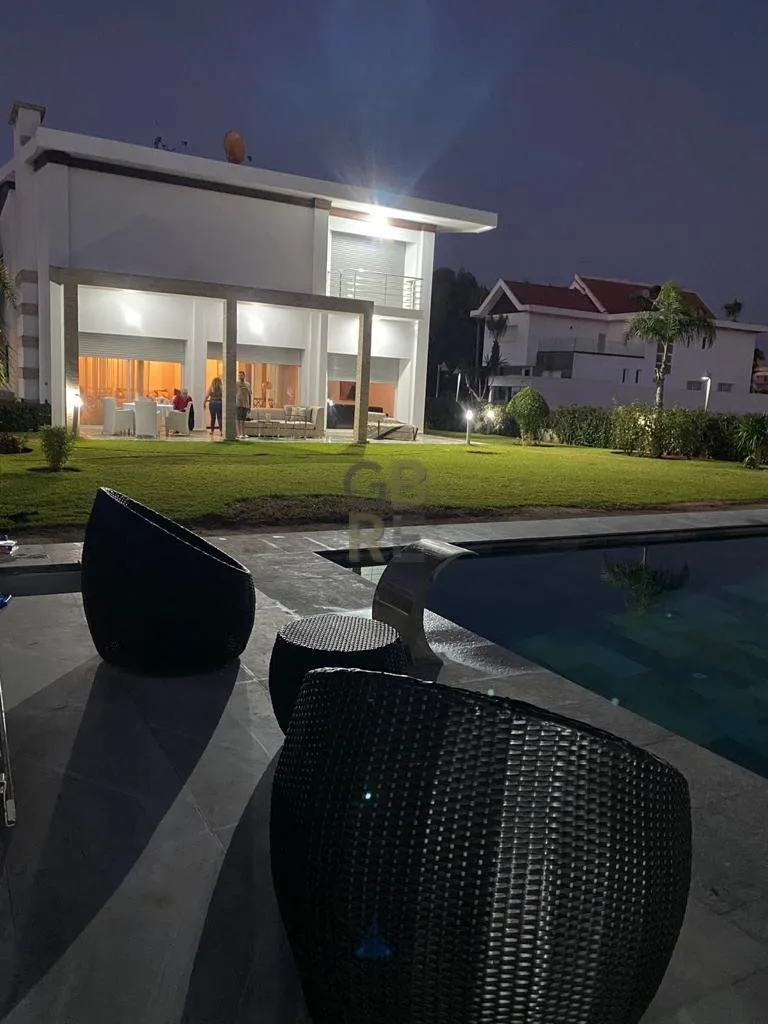 Belle Villa Avec Piscine à Bouznika - بوزنيقة
