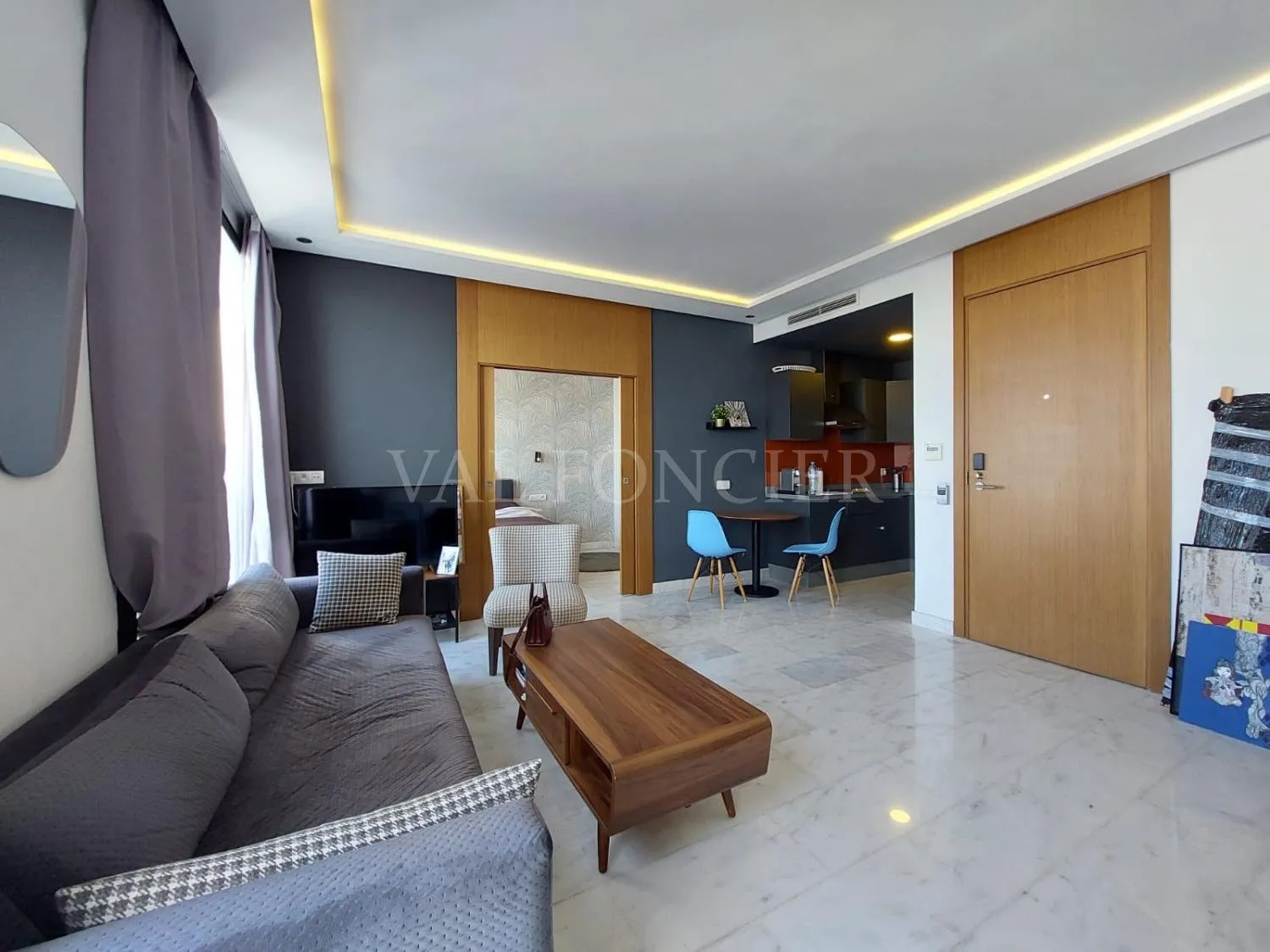 Vente très beau studio meublé avec grande terrasse Ferme Bretone, Casablanca - الدار البيضاء