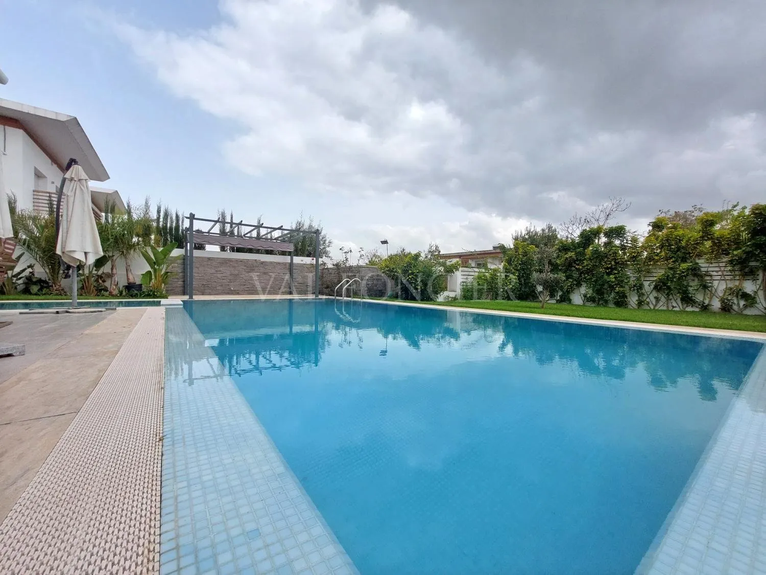Vente magnifique villa 562m2 5chambres avec piscine, Bouskoura - الدار البيضاء (4)