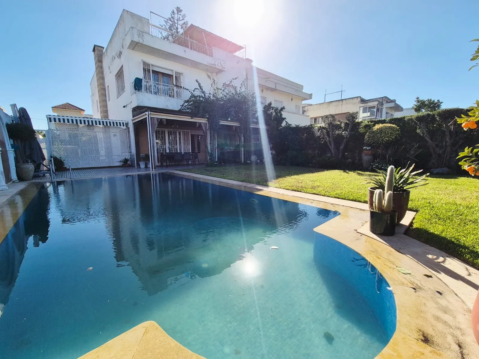 VILLA D’EXCEPTION AVEC PISCINE - الدار البيضاء