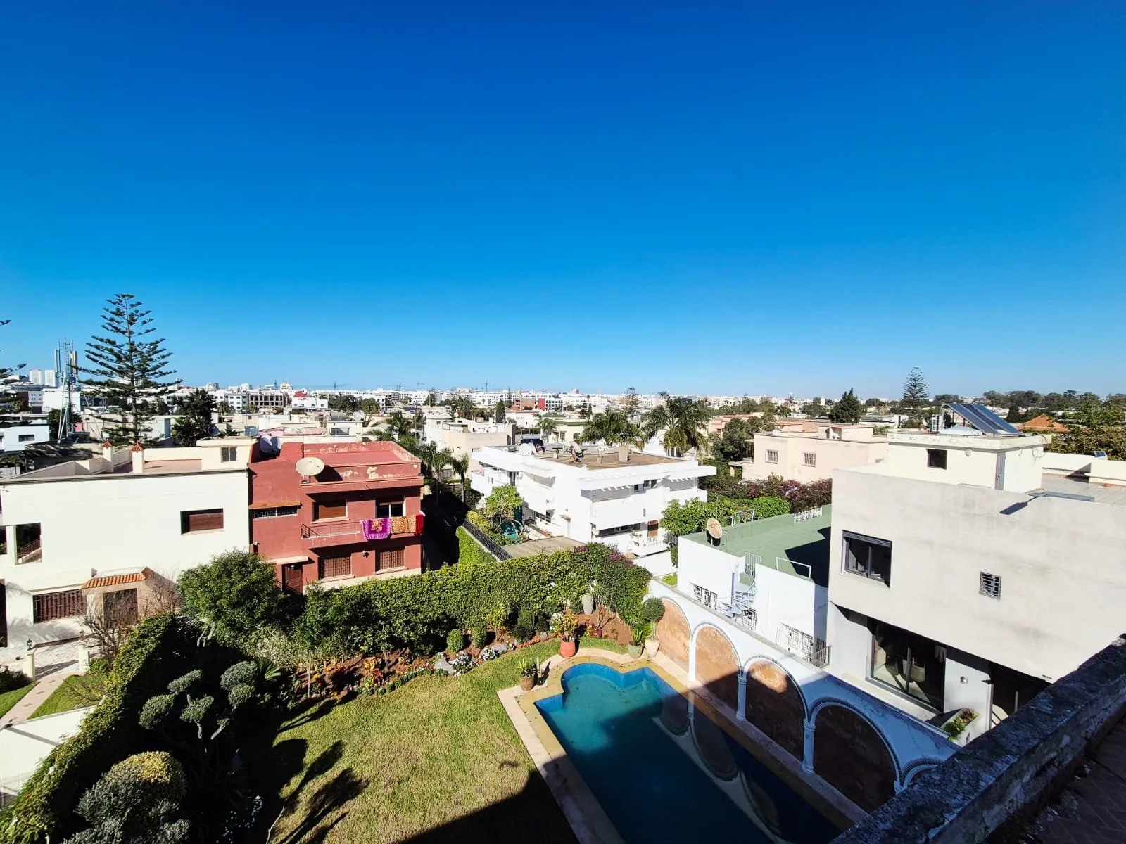 VILLA D’EXCEPTION AVEC PISCINE - الدار البيضاء (4)
