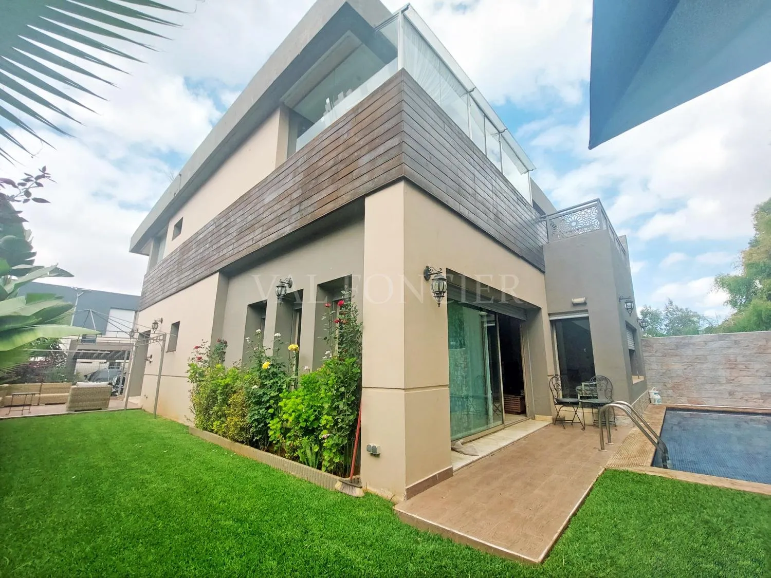 Vente très belle villa jumelée bien située à Prestigia Bouskoura - الدار البيضاء