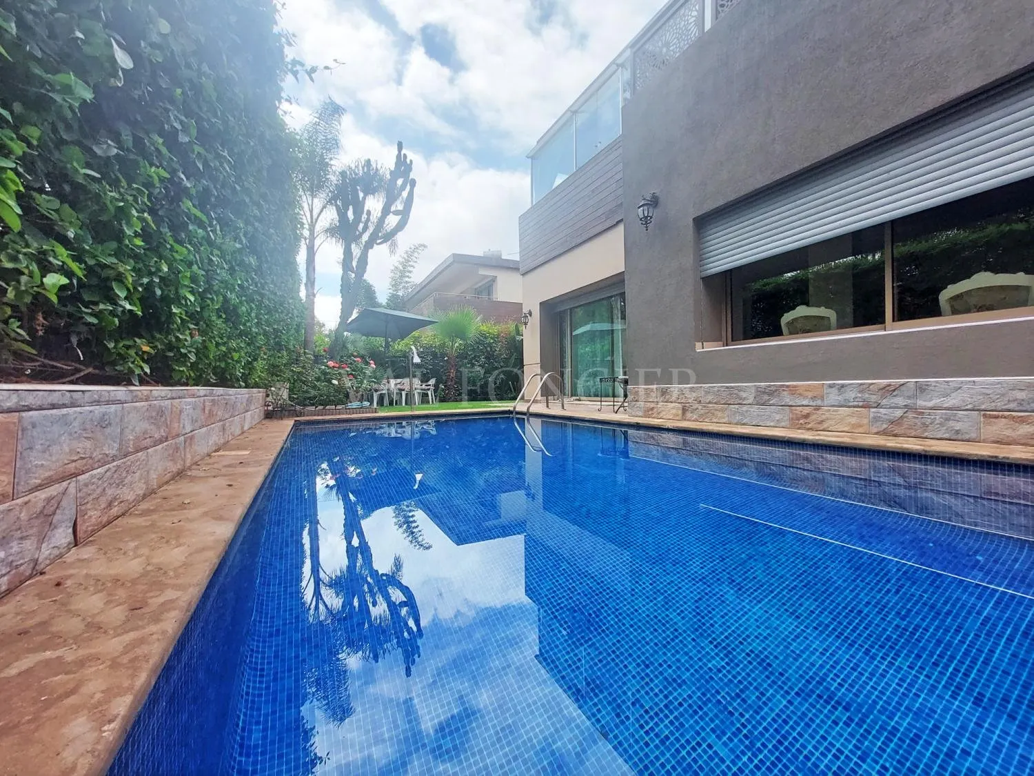 Vente très belle villa jumelée bien située à Prestigia Bouskoura - الدار البيضاء (2)