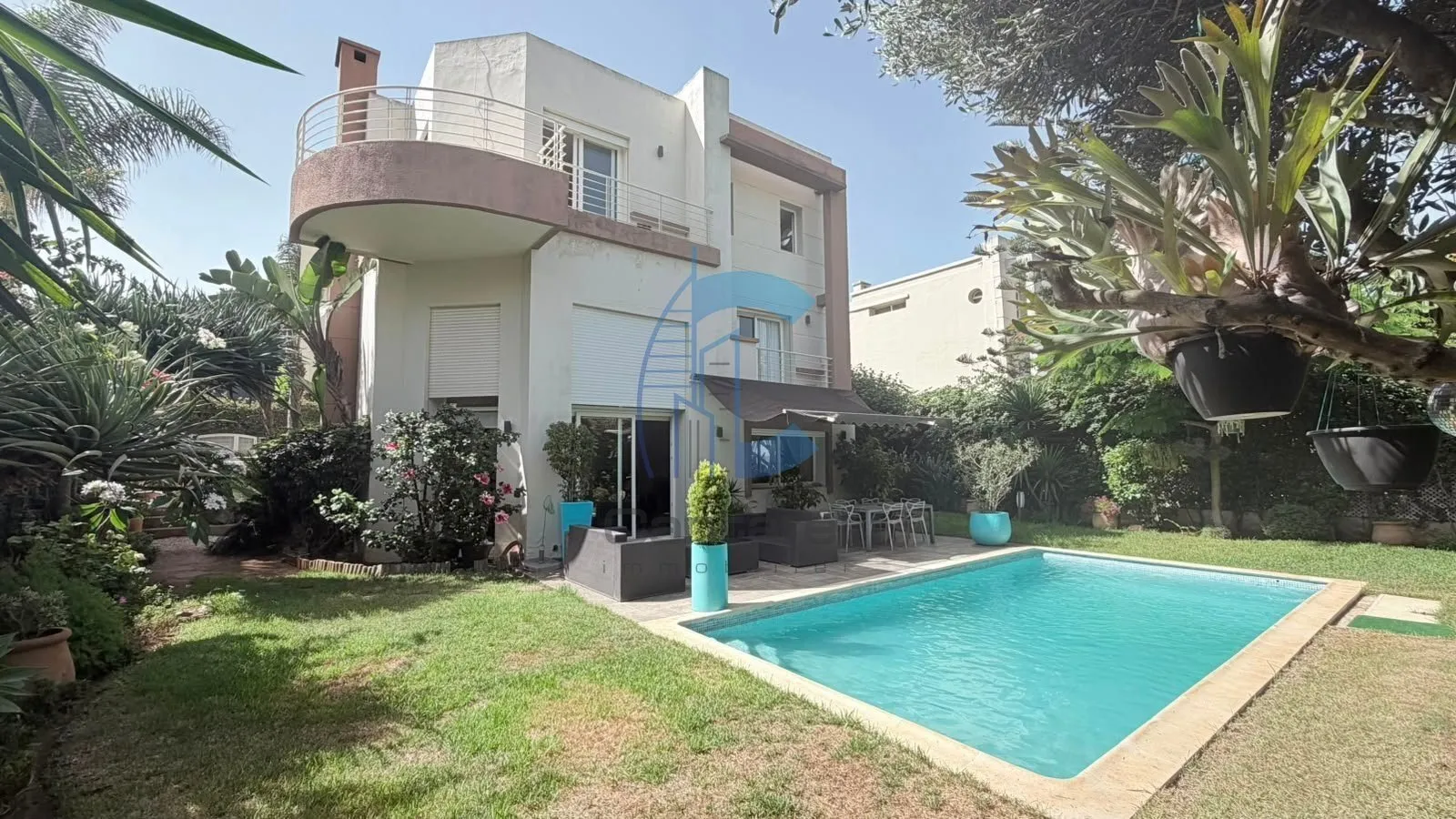 VENTE SPACIEUX VILLA  À AIN DIAB - الدار البيضاء
