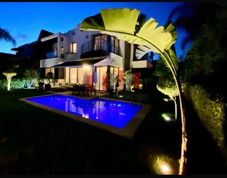 TRES JOLIE VILLA MODERNE - الدار البيضاء