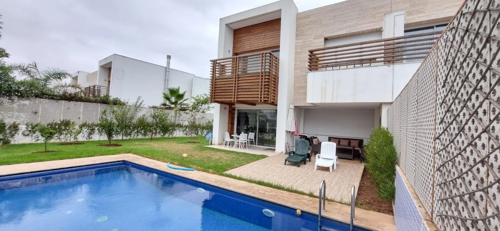VILLA EN VENTE -BOUSKOURA- - الدار البيضاء (2)
