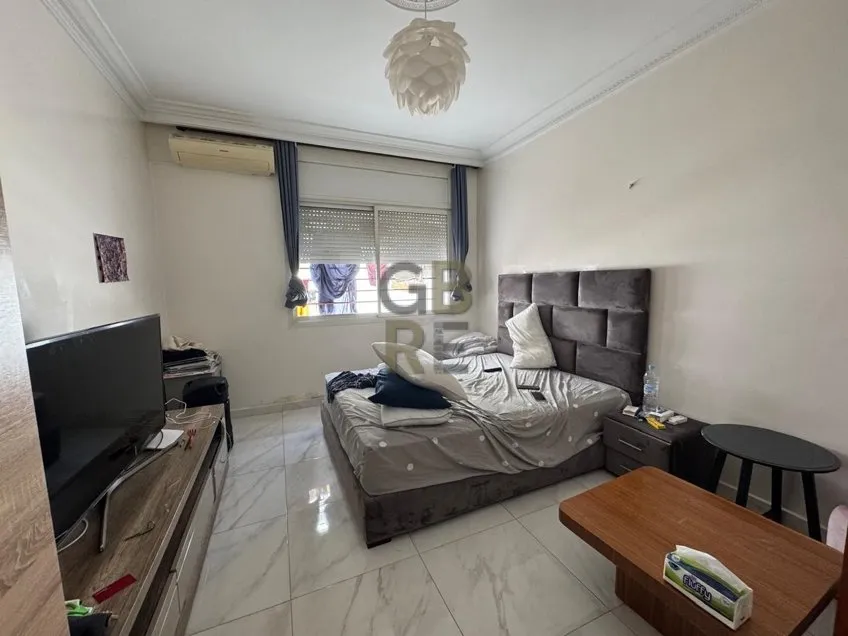 Un Très Bel appartement au Rez de chaussée très ensoleillé Est-Ouest en vente à Hay Riad - الرباط (2)