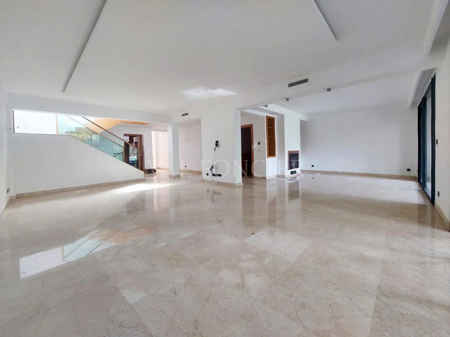Vente très belle villa de 4chambres avec piscine 359m2 La Palmeraie, Bouskoura - الدار البيضاء (4)