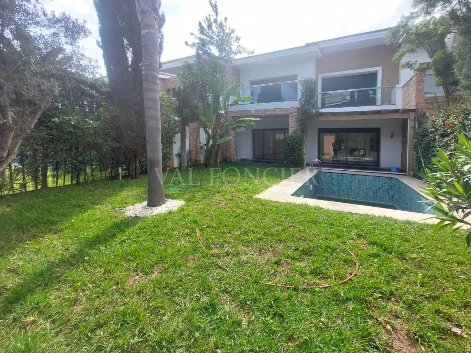 Vente très belle villa de 4chambres avec piscine 359m2 La Palmeraie, Bouskoura - الدار البيضاء
