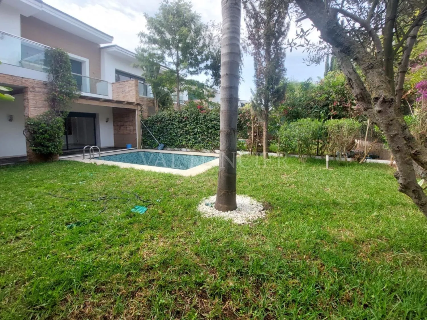 Vente très belle villa de 4chambres avec piscine 359m2 La Palmeraie, Bouskoura - الدار البيضاء (2)